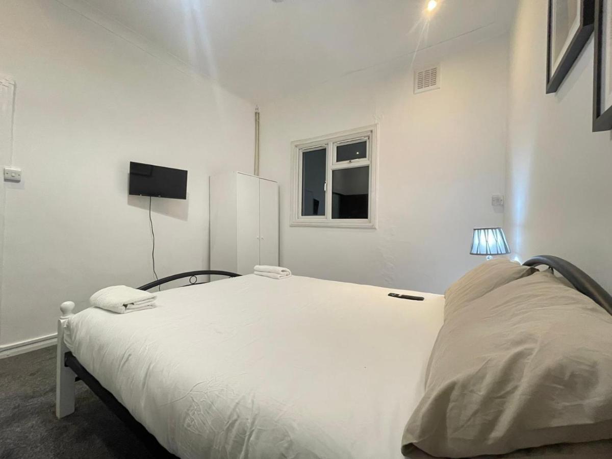 Private Double Room In Stratford ロンドン エクステリア 写真